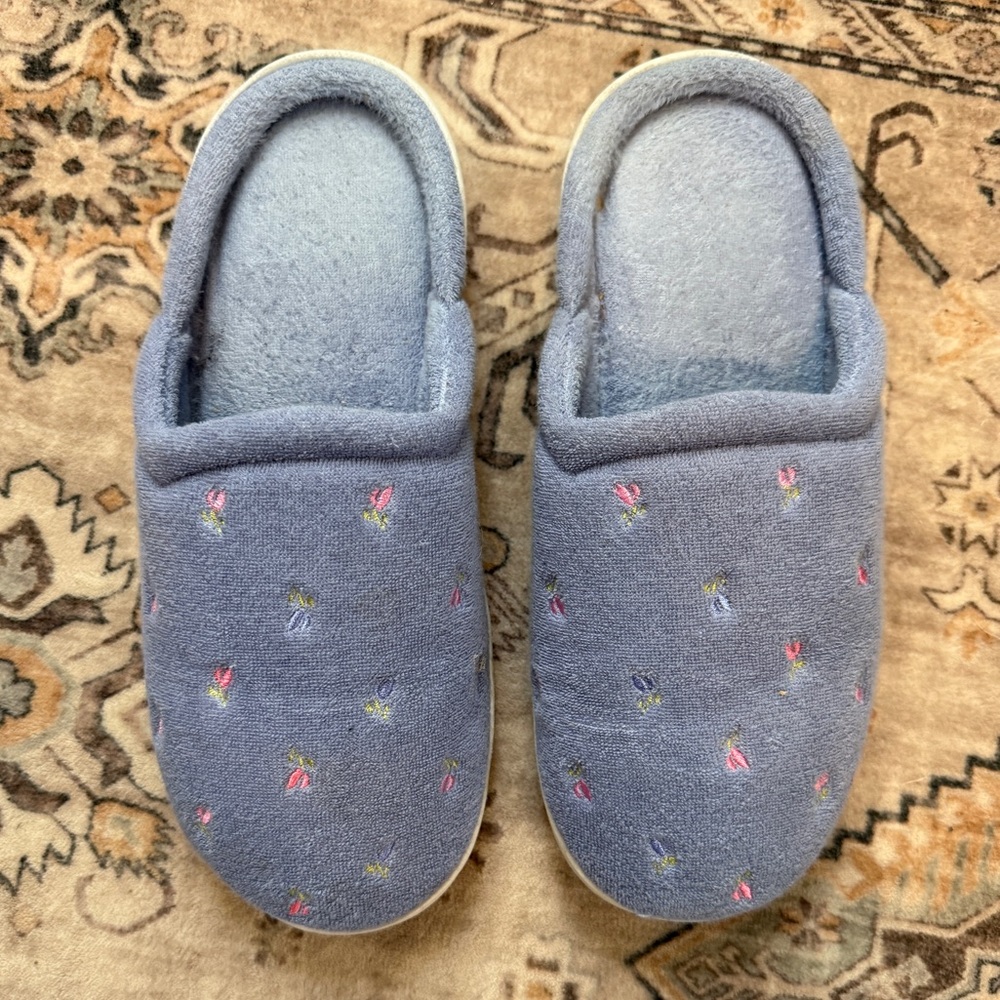 Isotoner Blue Terry Floral Embroidered-Machine Washable Slippers Size 8.5-9‎